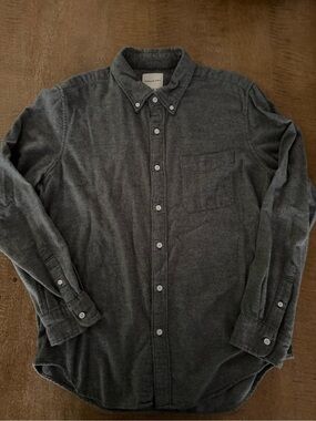 Classic Men’s Button-Down Shirt in Charcoal Gray American Eagle